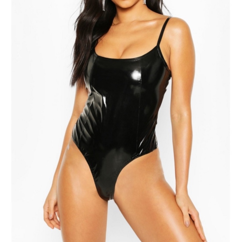 🔥 NWT boohoo latex bodysuit fits 0, 2